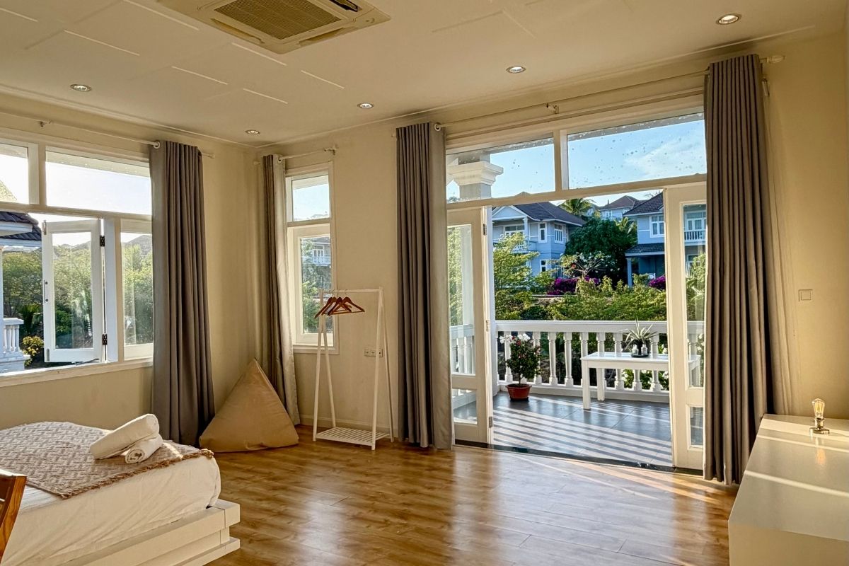 Deluxe room with large private balcony in Mui Ne Vietnam near C2SKY Kitesurfing and Wing Foil Center